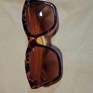 Sunglasses free w/bundle